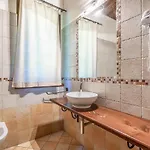 8 Bedroom Pet Friendly In Ar Nyaraló *