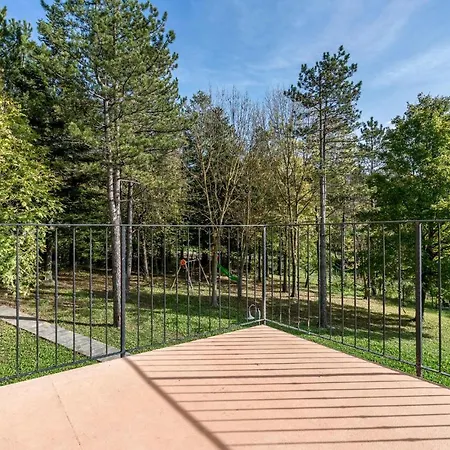 8 Bedroom Pet Friendly In Ar Nyaraló